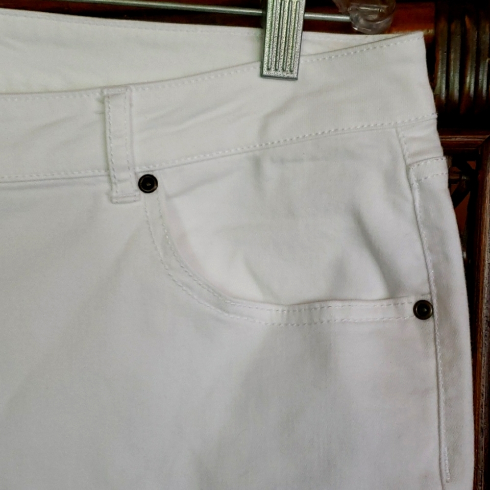 SUSAN GRAVER Boot-Cut Jeans White Size 16 NWOT - Picture 5 of 12